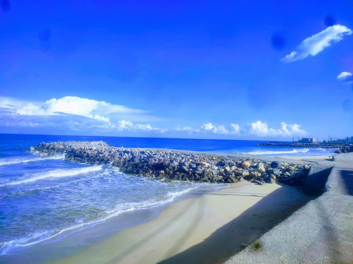 Niros Beachfront Aparthotel Kokkini Hani 外观 照片